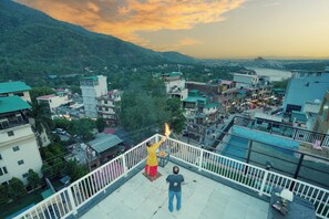 Terrace/patio - N3N Ganga Retreat by Stotrak (Rishikesh)