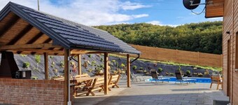 Holiday Home With Pool for 10 People, Iwierzyce