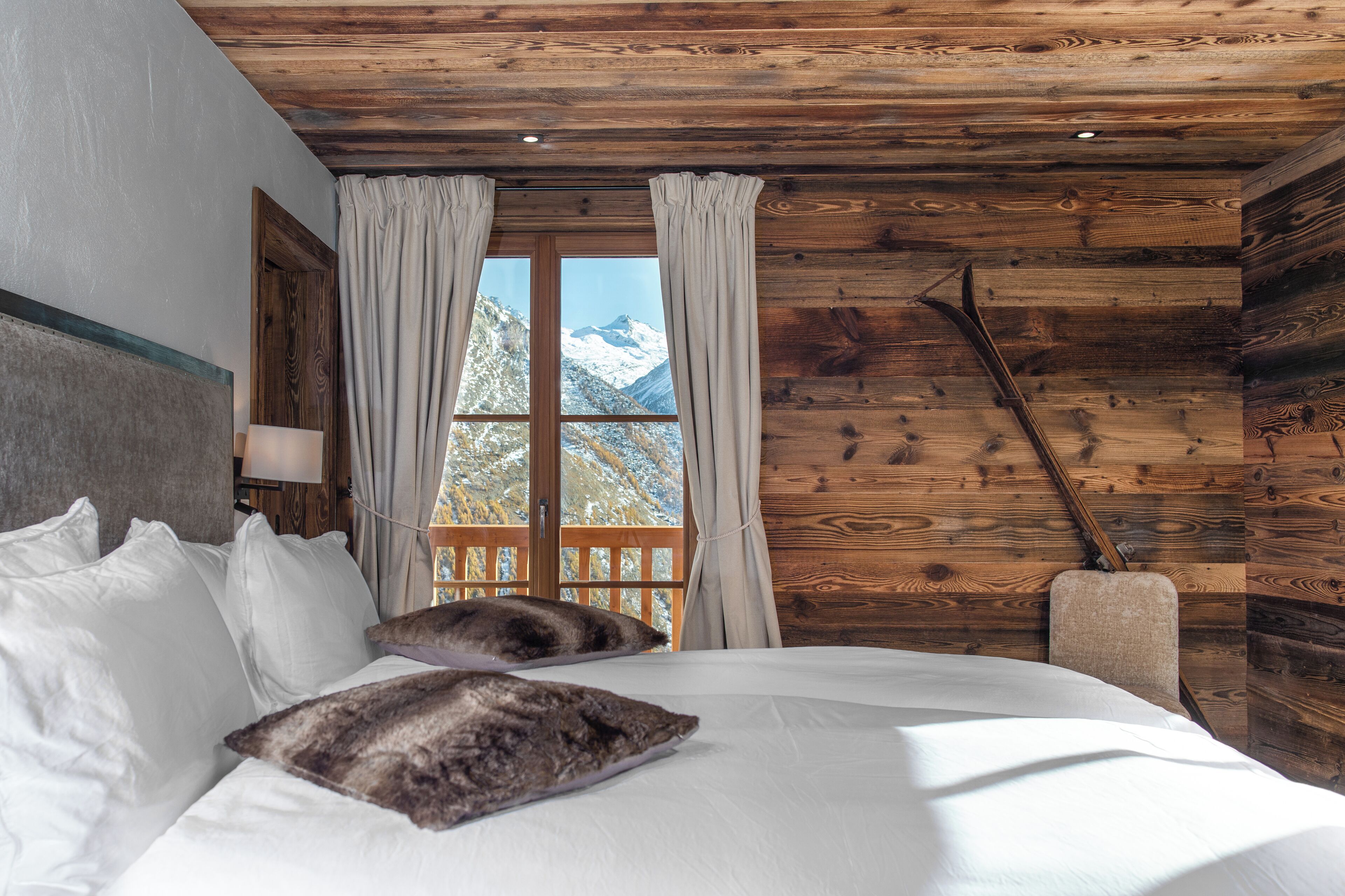 6 bedrooms, in-room safe, desk, iron/ironing board