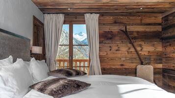 6 bedrooms, in-room safe, desk, iron/ironing board