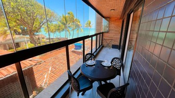 Apartamento conforto | Opções para refeição ao ar livre