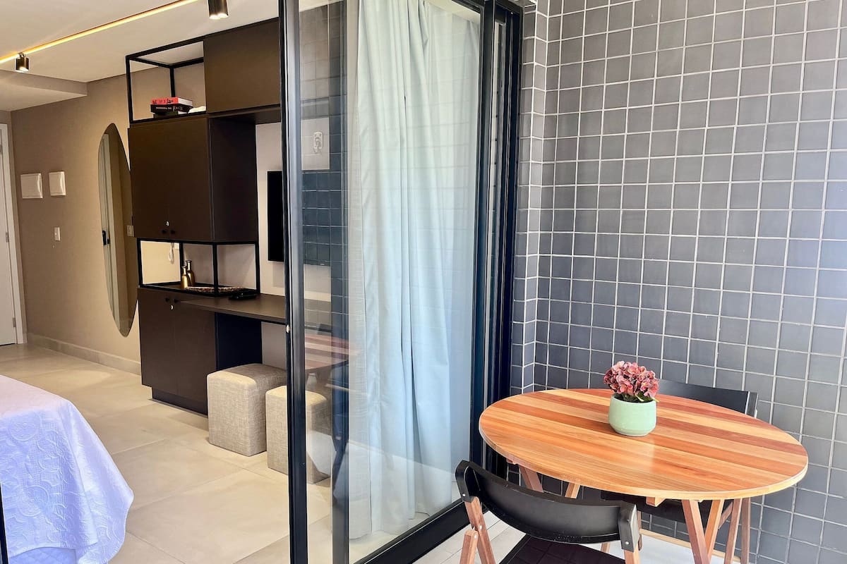 Appartement classique | 1 chambre, bureau, fer et planche à repasser, accès au Wi-Fi (inclus)