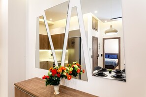 2 Schlafzimmer, Schreibtisch, Bügeleisen/Bügelbrett, Reisekinderbett