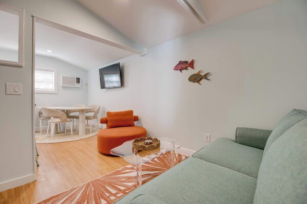 Een televisie en een kantoor