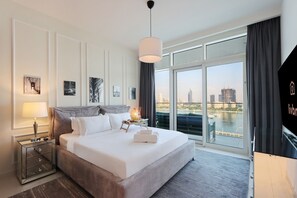 2 bedrooms, iron/ironing board, Internet, bed sheets - 2BR Beachfront Living, Stunning Marina Views (Dubai)