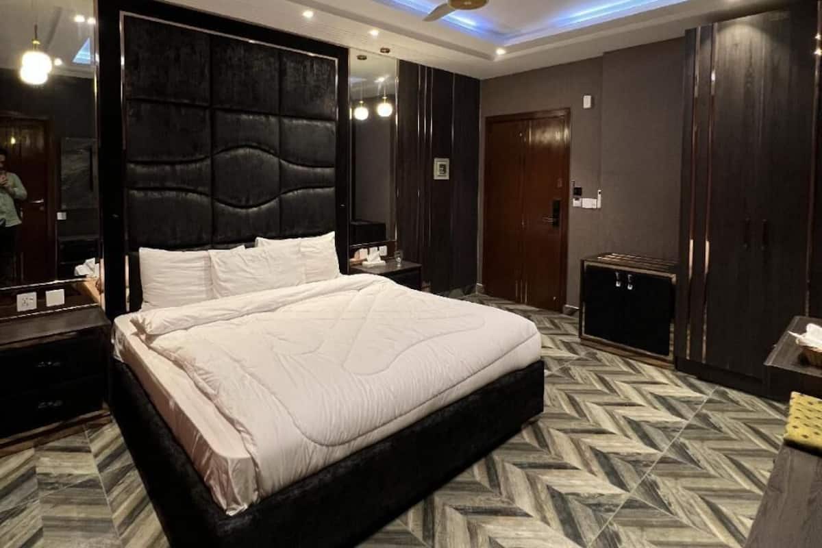 Literie de qualité supérieure, coffres-forts dans les chambres, bureau