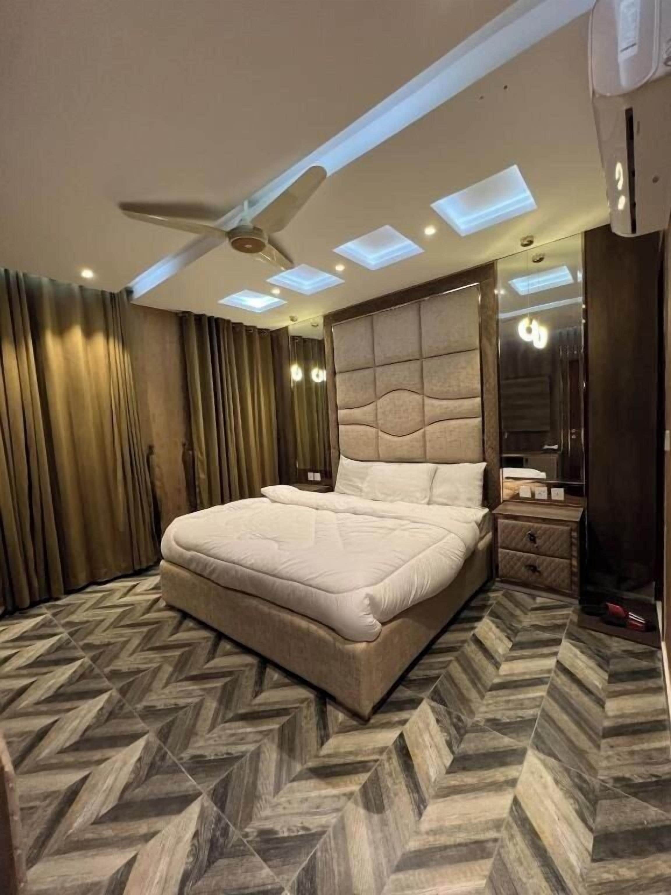 Family Suite | Premium bedding, in-room safe, desk, laptop workspace