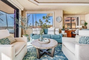 Condo, 2 habitaciones | Área de sala de estar