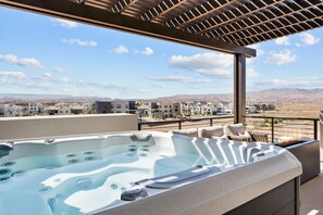 Townhome, Multiple Bedrooms | Outdoor spa tub