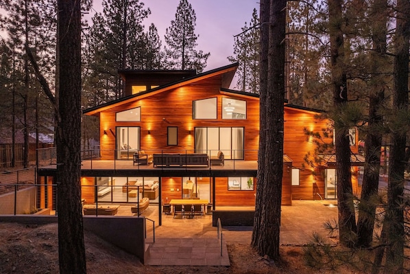 House, 5 Bedrooms | Exterior