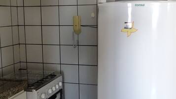 Fridge, oven, stovetop, coffee/tea maker