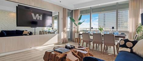 تلفزيون، كُتُب، مكتب