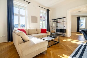 Deluxe Apartment, City View | Living area - Rochus Stylish Stays (Vienna)