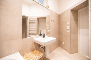 Deluxe-Apartment, Stadtblick | Badezimmer