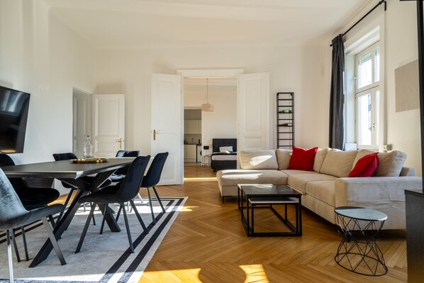 Deluxe Apartment, City View | Living area - Rochus Stylish Stays (Vienna)