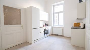 Comfort Apartment, City View | Private kitchen