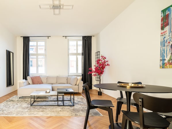 Comfort Apartment, City View | Living area
