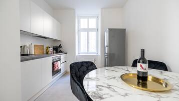 Superior-Apartment, Stadtblick | Eigene Küche