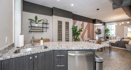 Queen City Views 3 – Chic 2 BDR!