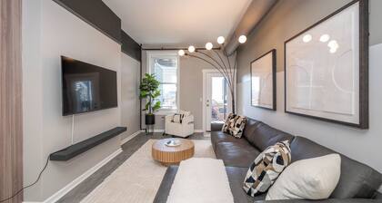 Queen City Views 3 – Chic 2 BDR!