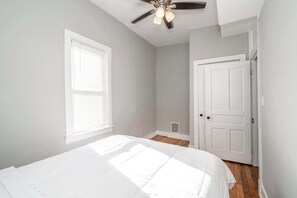 1 bedroom, desk, iron/ironing board, WiFi