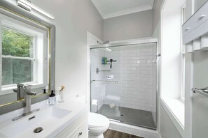 تجهيزات دش، مجففات شعر، مناشف