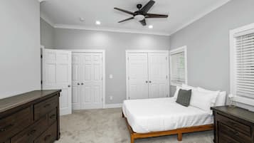 3 bedrooms, desk, iron/ironing board, WiFi
