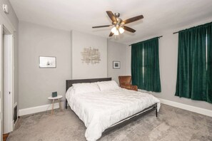 1 habitación, tabla de planchar con plancha, wifi y ropa de cama