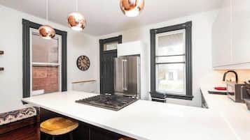 雪櫃、微波爐、焗爐、爐具