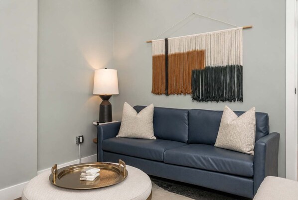 Unwind in this stylish and spacious living area, thoughtfully designed with comfortable seating, warm natural light, and modern décor. - Findlay Market Suite 6 – For 4! (Cincinnati)