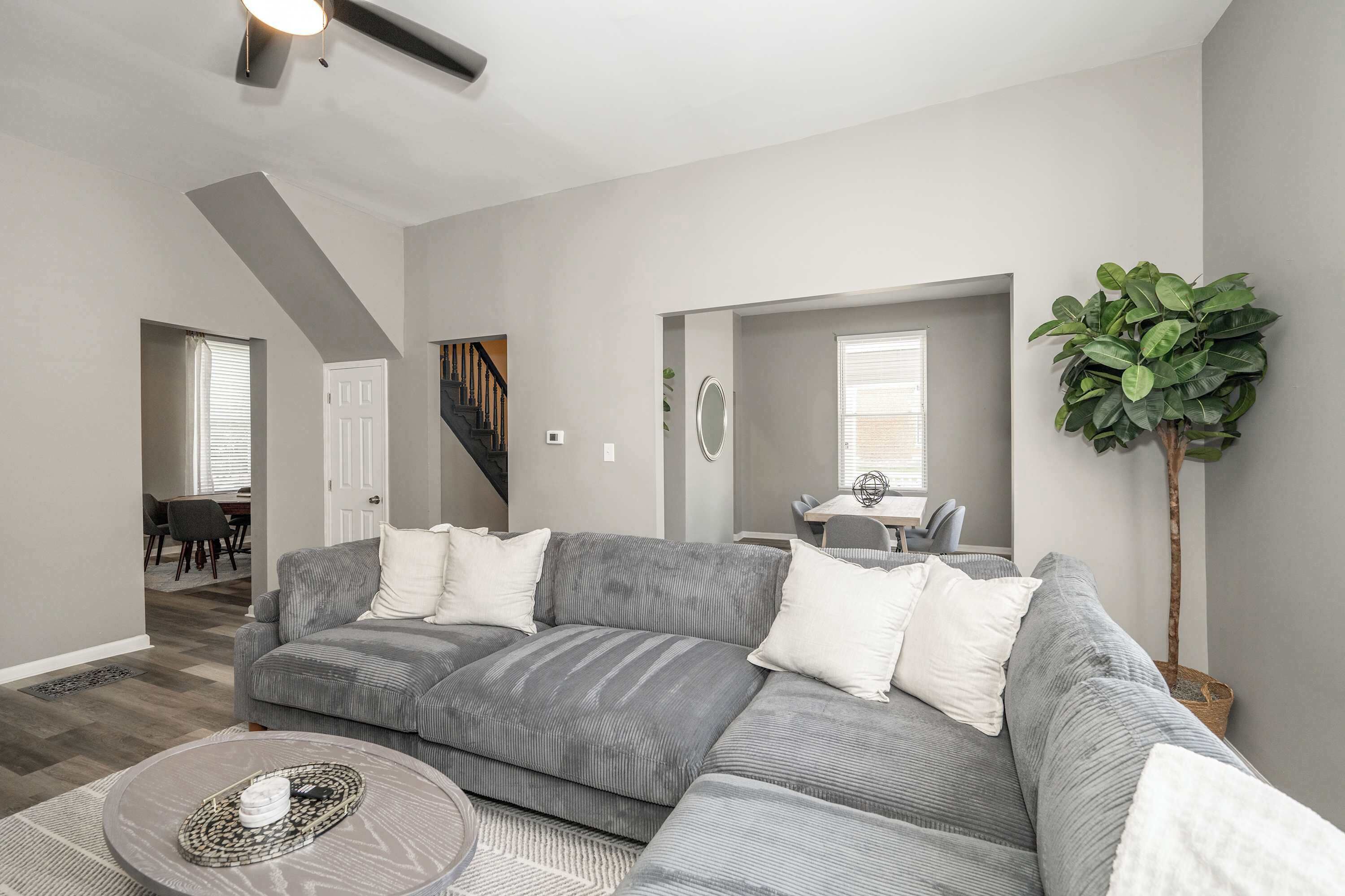 Televisión y oficina 