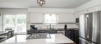 Lark Meadow Retreat – Sleeps 10!
