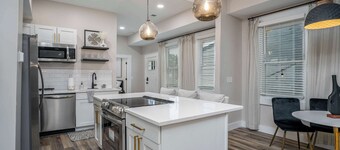 Lee Street Lodge | Minutes from DT!