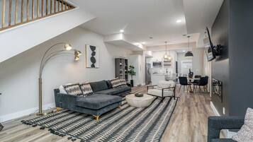 TV, caminetto, studio