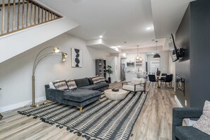 Fernseher, Kamin, Arbeitsbereiche