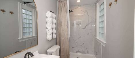 淋浴设施、吹风机、毛巾