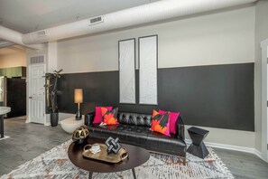 TV, offices - Queen City Views 2 – Sleeps 2! (Cincinnati)