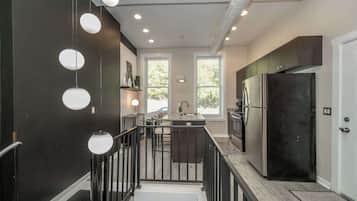 Coffee/tea maker, fridge, microwave, oven