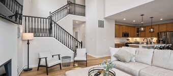 5BR + 4 Baths | Near Ark | Sleeps 12