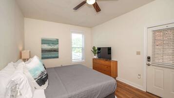 4 bedrooms, desk, iron/ironing board, WiFi