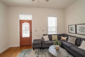 تلفزيون، كرة قدم الطاولة، مكتب