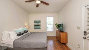 4 bedrooms, desk, iron/ironing board, WiFi