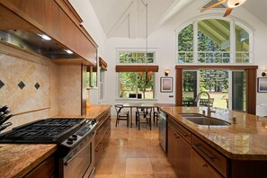 Fridge, microwave, oven, stovetop - Lei Aloha - A Private Retreat, Pool + Fairway views (Princeville)