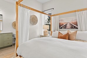 8 bedrooms, desk, iron/ironing board, travel cot