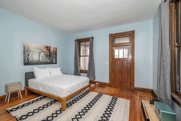 Bedroom with Queen Bed