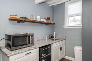 Fridge, microwave, oven, dishwasher - Monmouth Loft 4 | Walk to Shops (Newport)