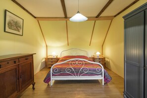 5 chambres, accès au Wi-Fi (inclus), literie fournie