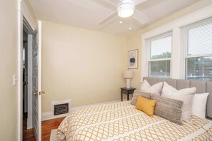 3 quartos, ferros/tábuas de passar roupa, Wi-Fi, roupa de cama