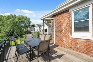 Outdoor dining - Ludlow Lodge w/ City Views (Ludlow)