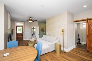 Unclassified image, 4 of 45, button